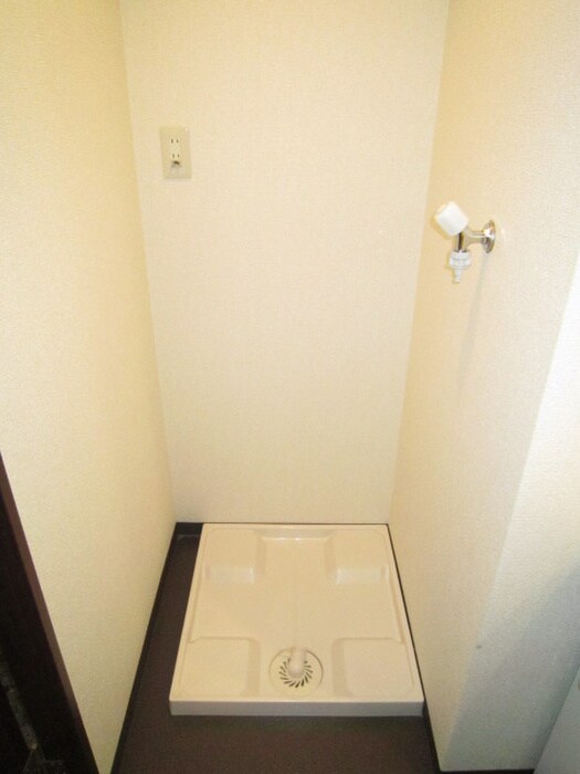 物件内観写真16　(洗濯機置場)