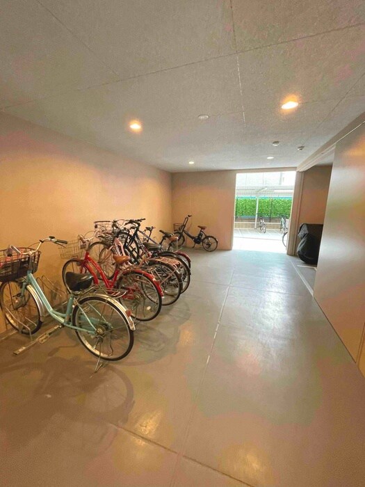 物件外観写真4　(駐輪場)