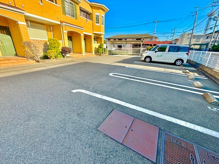 物件外観写真5　(駐車場)