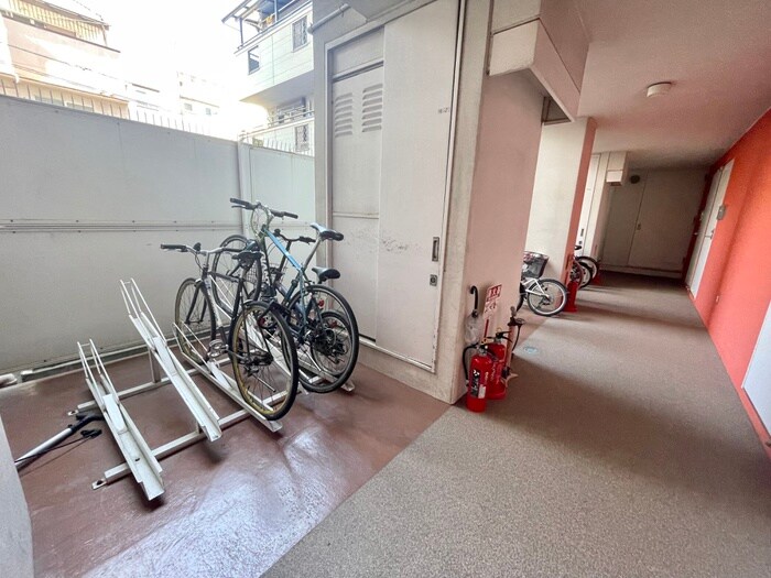 物件外観写真6　(駐輪場)