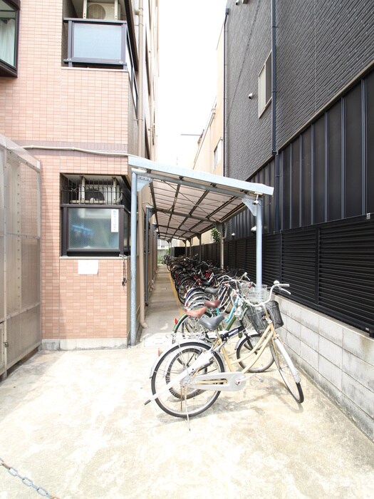 物件外観写真5　(駐輪場)