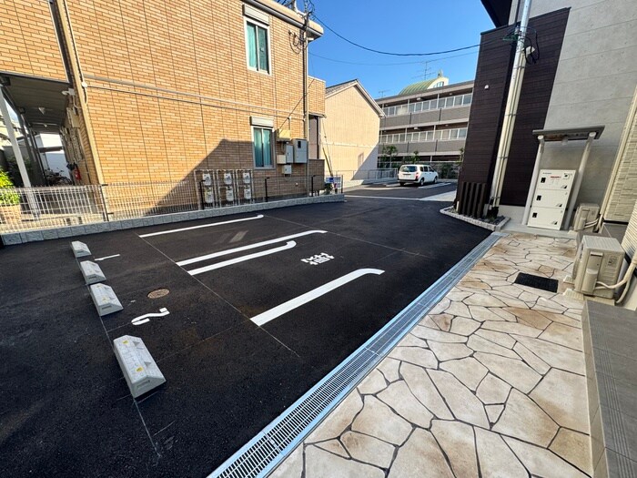 物件外観写真4　(駐車場)