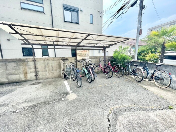 物件外観写真6　(駐輪場)