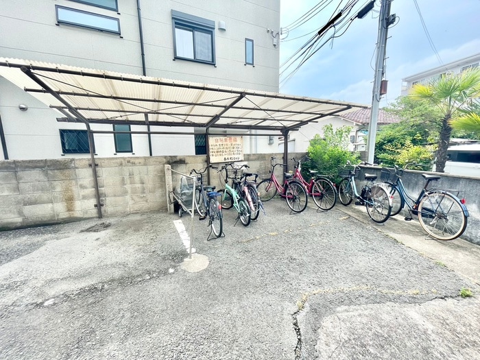 物件外観写真6　(駐輪場)
