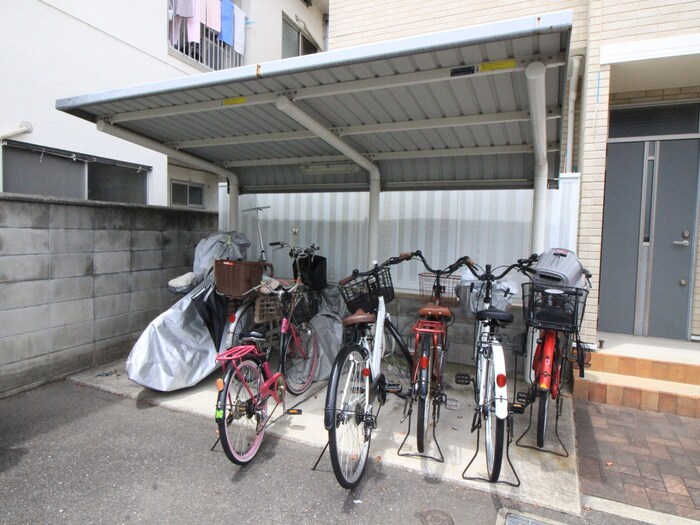 物件外観写真4　(駐輪場)