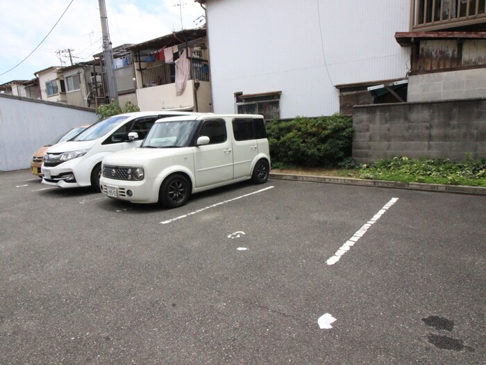 物件外観写真5　(駐車場)