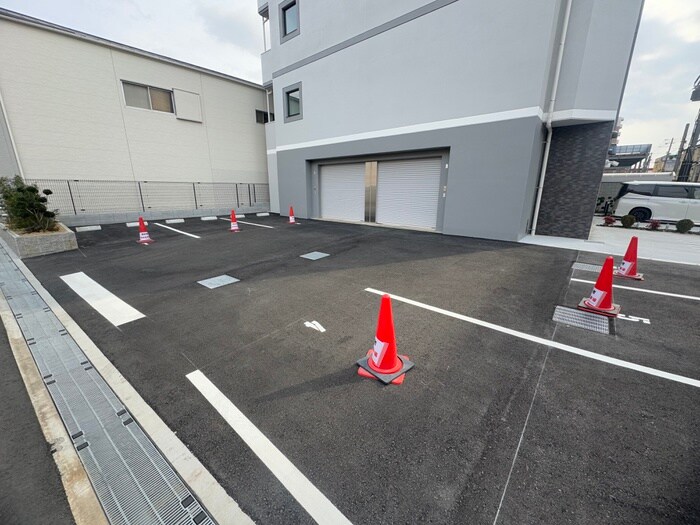 物件外観写真3　(駐車場)