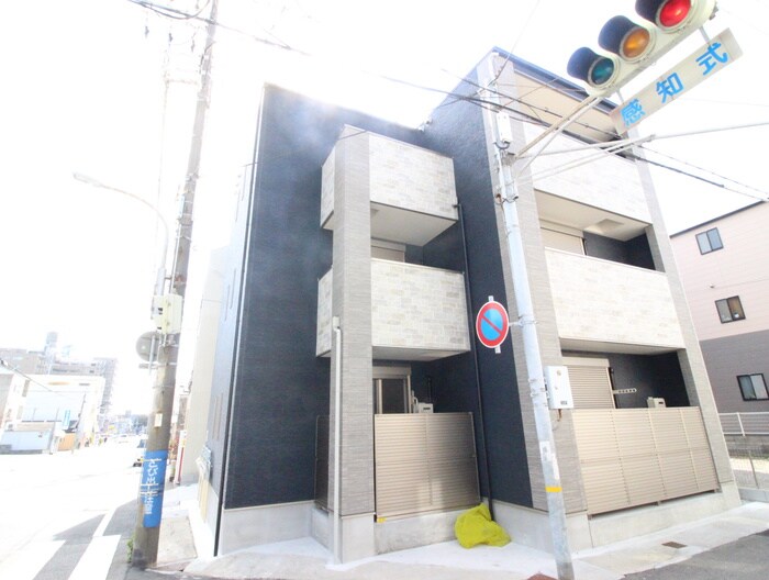 物件外観写真4　(エントランス部分)