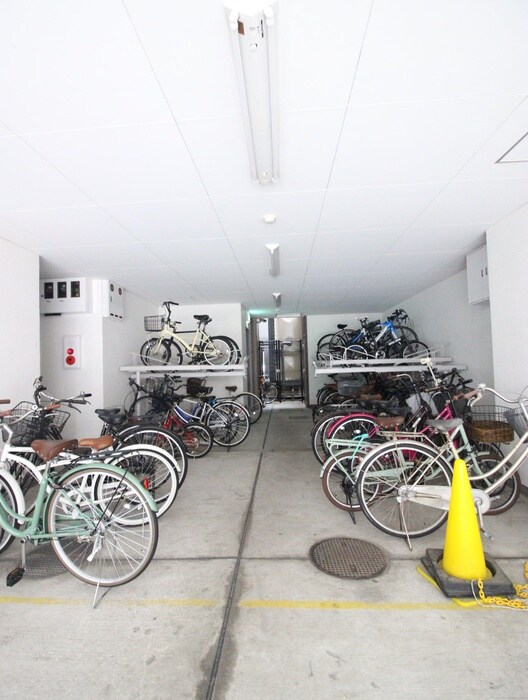 物件外観写真3　(駐輪場)