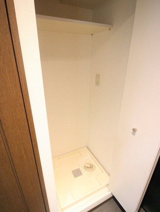 物件内観写真8　(洗濯機置場)