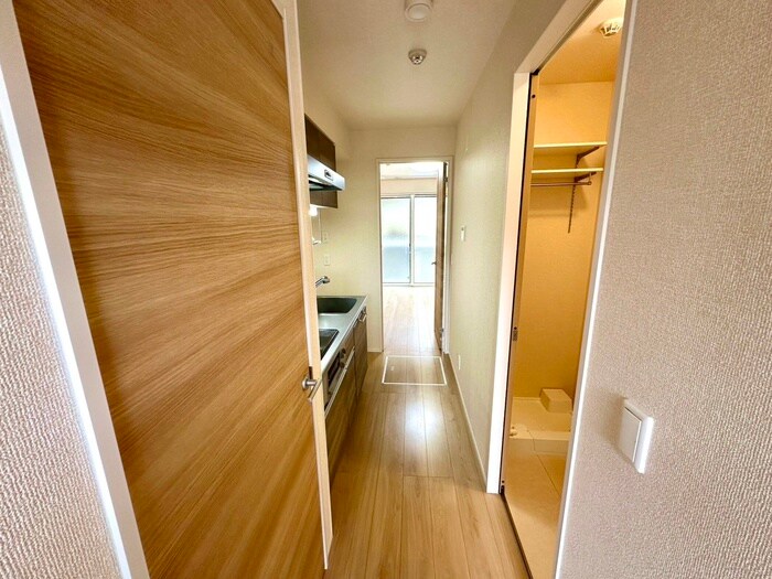 物件内観写真14　(玄関)