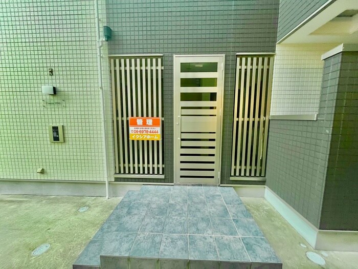 物件外観写真2　(エントランス部分)