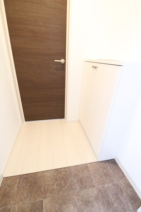 物件内観写真7　(玄関)