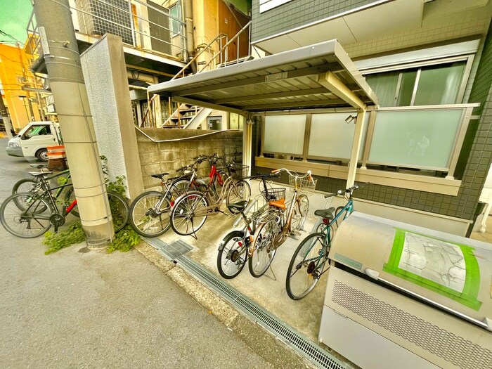 物件外観写真4　(駐輪場)