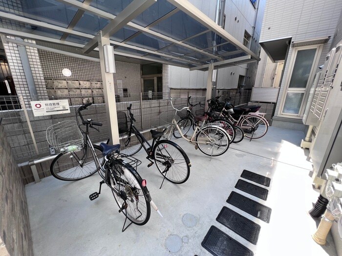 物件外観写真5　(駐輪場)