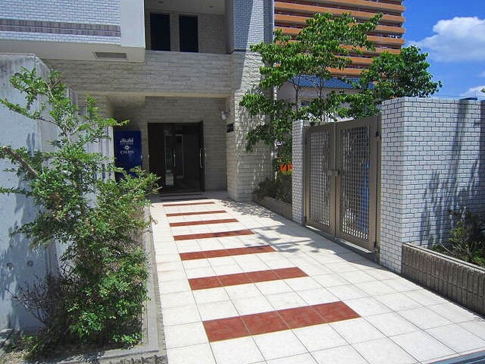 物件外観写真2　(エントランス部分)