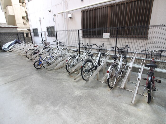 物件外観写真4　(駐輪場)
