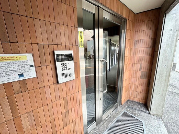 物件外観写真4　(エントランス部分)