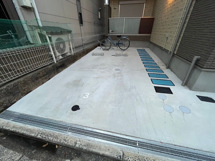 物件外観写真4　(駐車場)