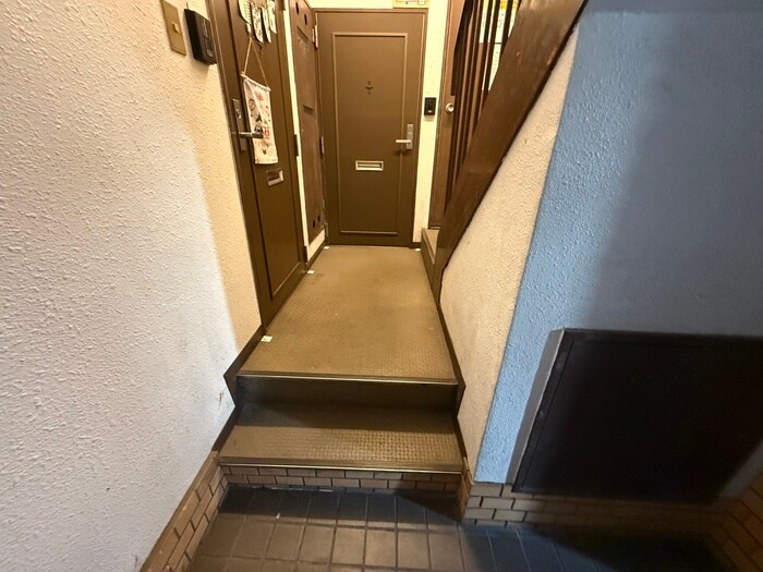 物件外観写真5　(エントランス部分)