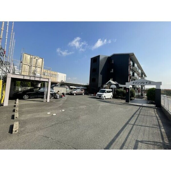 物件外観写真3　(駐車場)