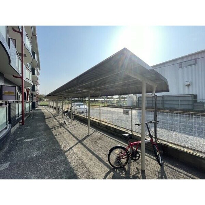 物件外観写真4　(駐輪場)