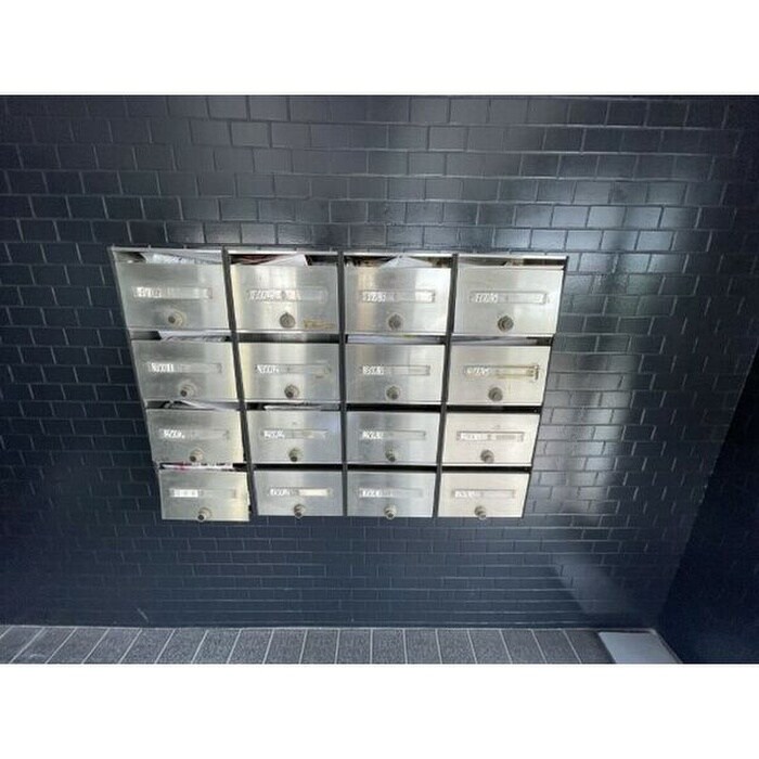 物件外観写真5　(エントランス部分)