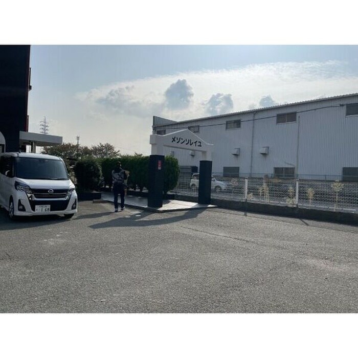 物件外観写真6　(駐車場)