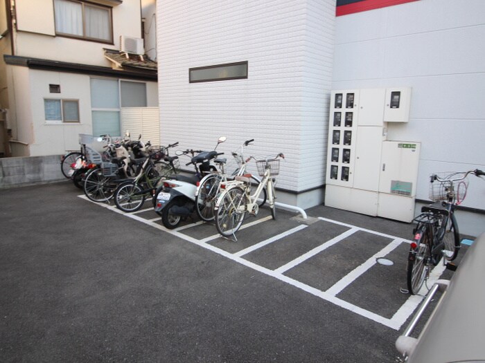物件外観写真4　(駐輪場)