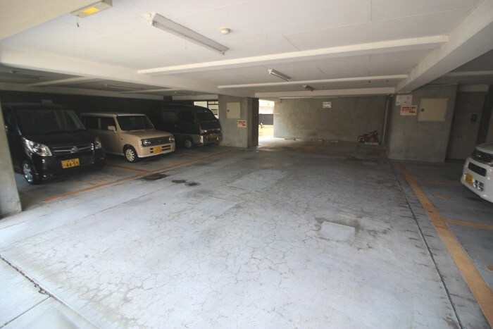 物件外観写真2　(駐車場)