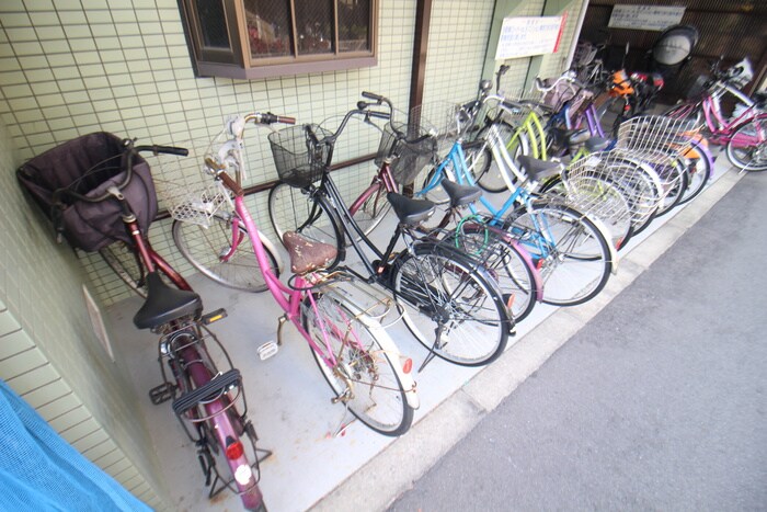 物件外観写真5　(駐輪場)