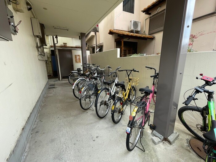 物件外観写真3　(駐輪場)