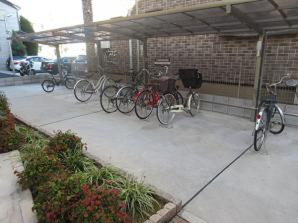 物件外観写真4　(駐輪場)