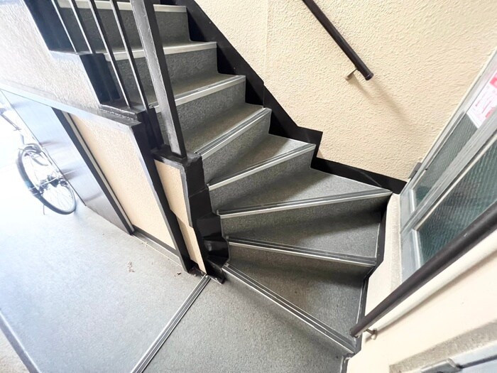 物件外観写真6　(エントランス部分)