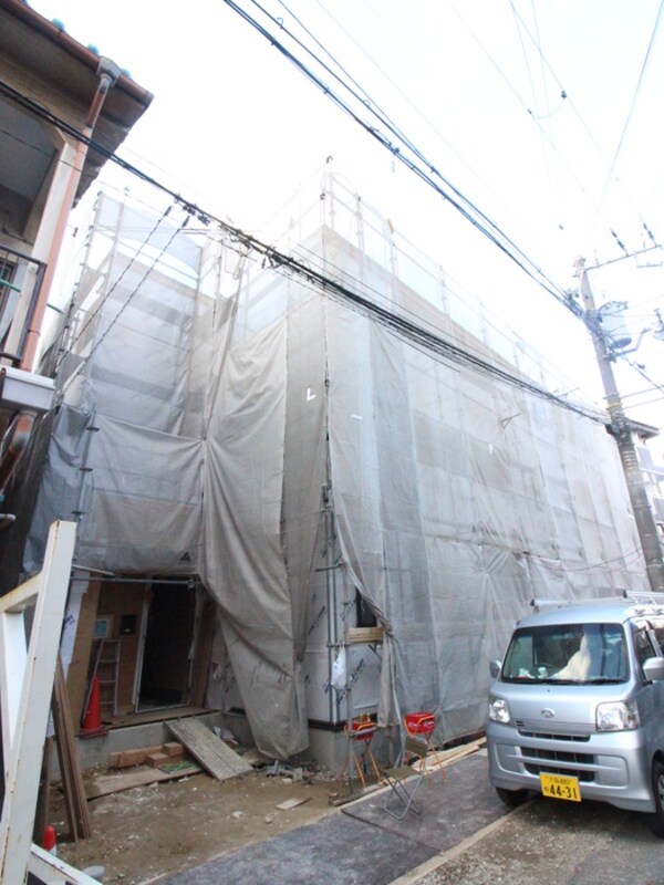 建築中