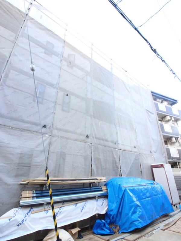 建築中