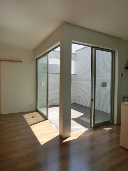 物件内観写真9　(ベランダ・バルコニー)