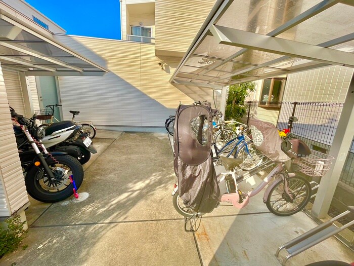 物件外観写真3　(駐輪場)