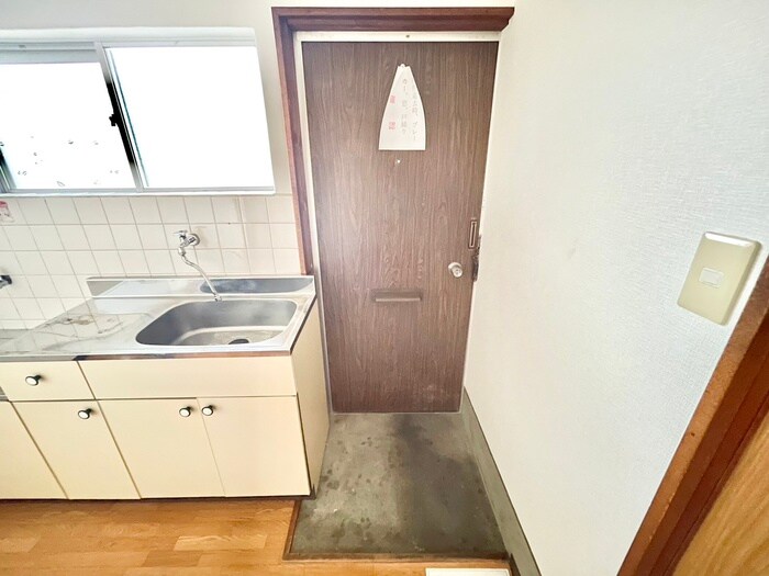 物件内観写真13　(玄関)
