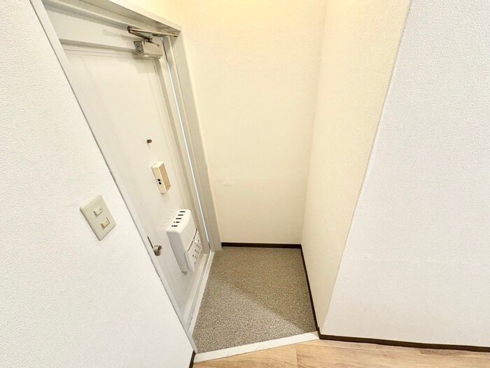 物件内観写真8　(玄関)