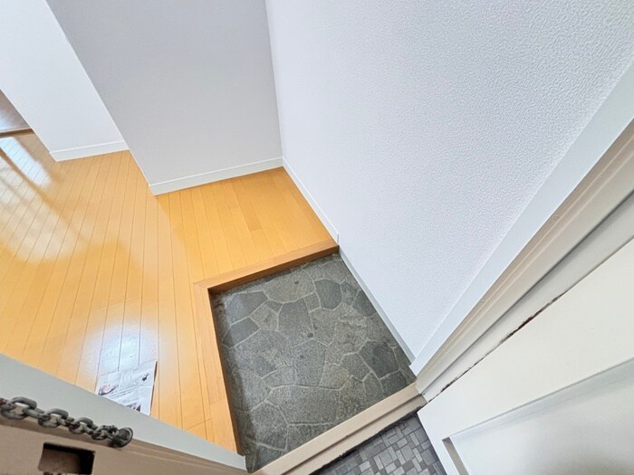 物件内観写真12　(玄関)