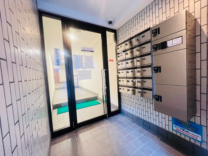 物件外観写真2　(エントランス部分)