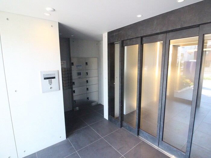 物件外観写真2　(エントランス部分)