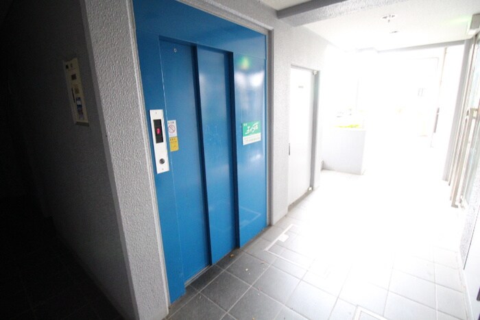 物件外観写真5　(エントランス部分)