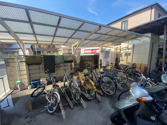 物件外観写真3　(駐輪場)