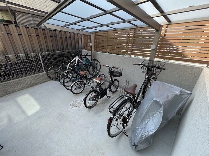 物件外観写真6　(駐輪場)