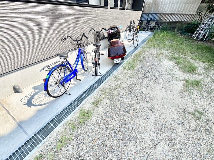 物件外観写真3　(駐輪場)