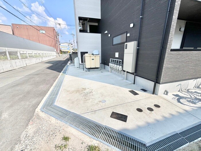物件外観写真4　(駐車場)