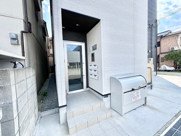 物件外観写真5　(エントランス部分)