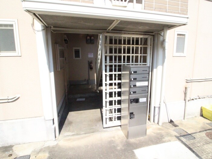 物件外観写真5　(エントランス部分)